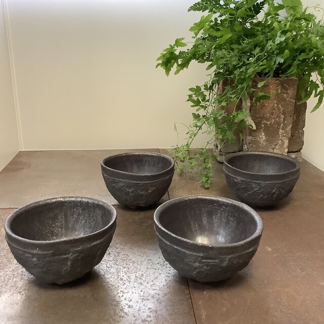 汲み出し(小鉢) 黒釉＆黒錆釉 凹紋 (2024)(現品のみ) | iichi 日々の