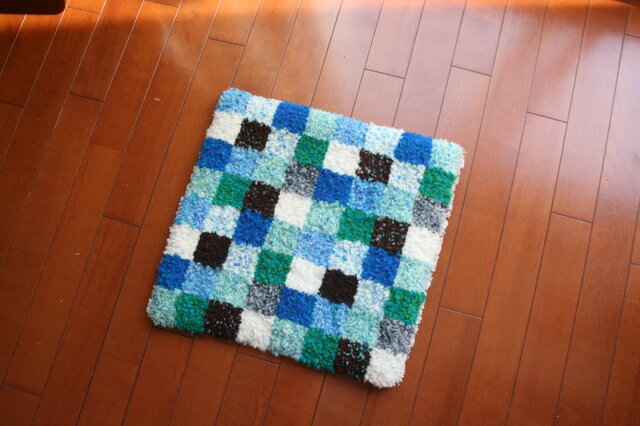 ノッティングチェアマット ホームスパン（手紡ぎ手織り）【チョコ