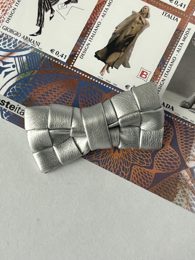 大人のリボンブローチ(シルバー)