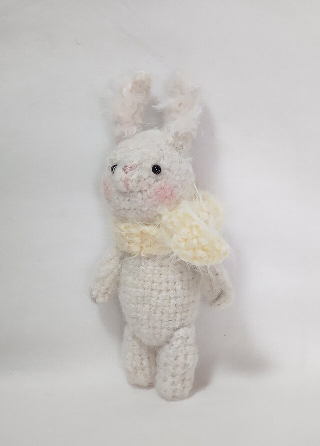 白うさぎ (あみぐるみ) | iichi 日々の暮らしを心地よくする