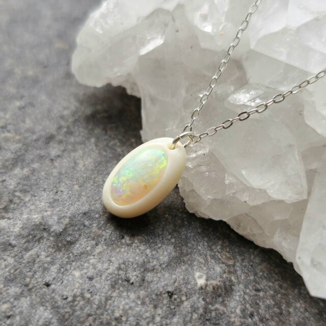 鹿の角 ホワイトオパールのネックレス #4