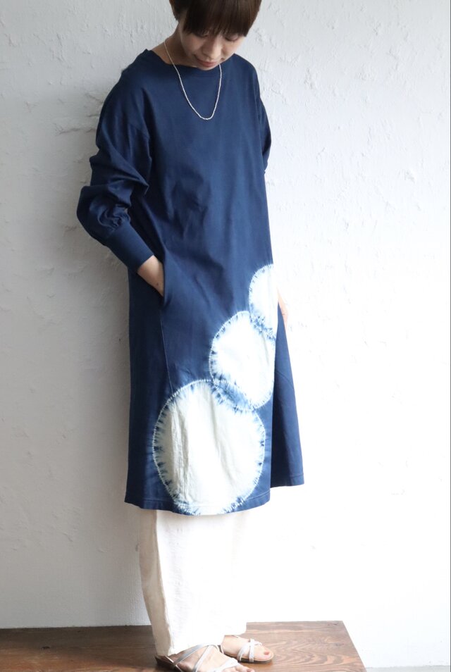 藍染　HUIS　バックボタンリブワンピ　満月