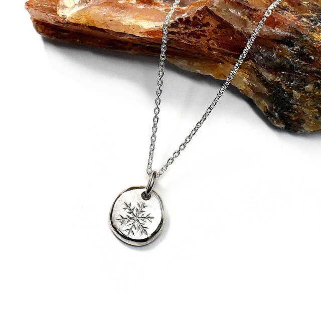 雪の結晶模様　シルバー ペンダントトップ No-02