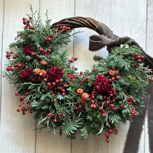 Christmas Wreath❄︎もみの木と赤い実のリース~シックな赤~ ふんわり