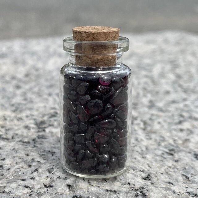 小瓶入り♡ガーネット　浄化済み