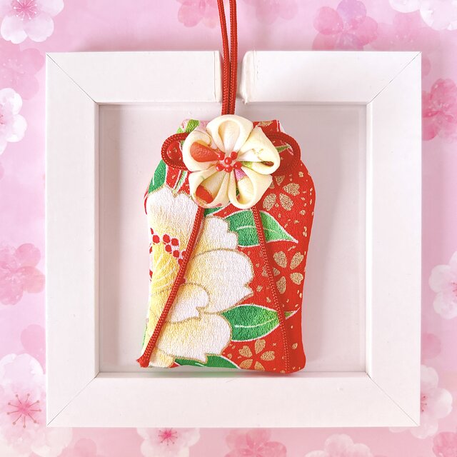 白花と桜隠れ｜桜のお守り袋（手縫い・つまみ細工／元巫女が仕立てる