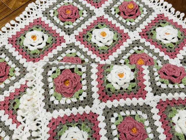 昭和レトロ☆グラニースクエア バラモチーフ☆膝掛け ソファーカバー