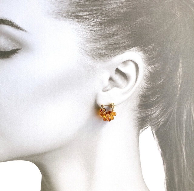 琥珀色チェコドロップビーズ編み込みピアス | iichi 日々の暮らしを