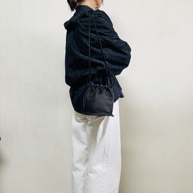 姫路レザーやわらか巾着バッグ | iichi 日々の暮らしを心地よくする