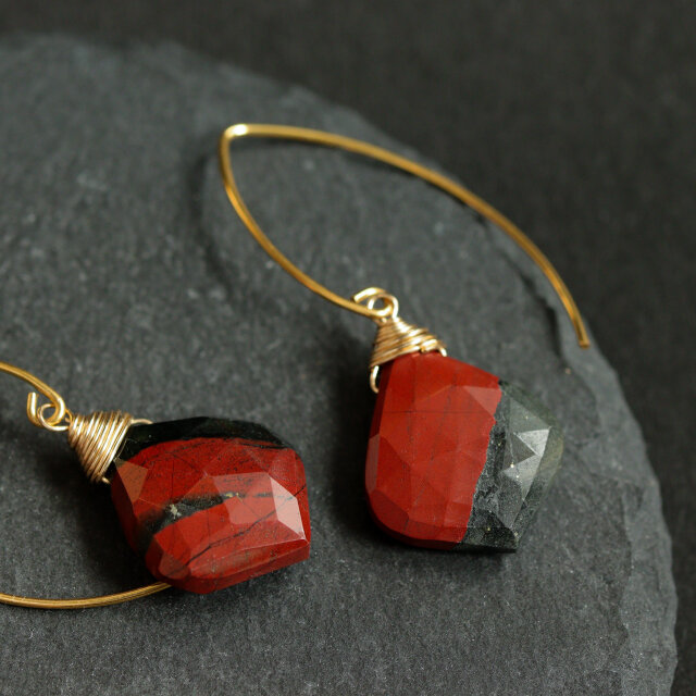 日本の伝統色を纏う | ジャスパーの和モダンなロングフックピアス