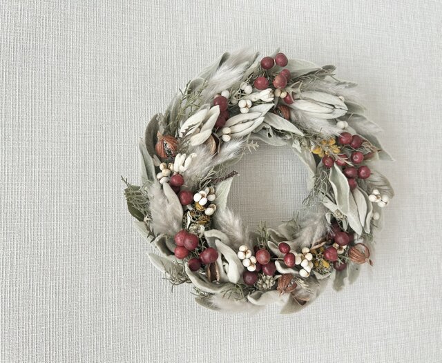 ラムズイヤーと赤い実のリース クリスマスやお正月に‪ | iichi 日々の‬
