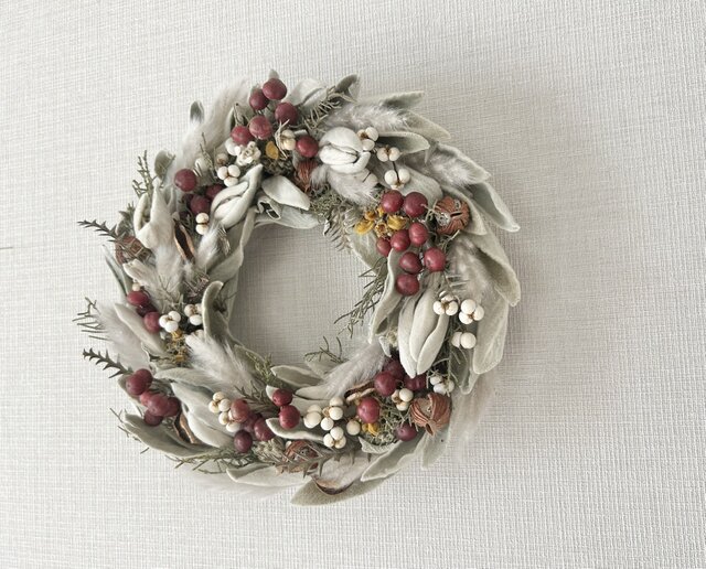 ラムズイヤーと赤い実のリース クリスマスやお正月に‪ | iichi 日々の‬
