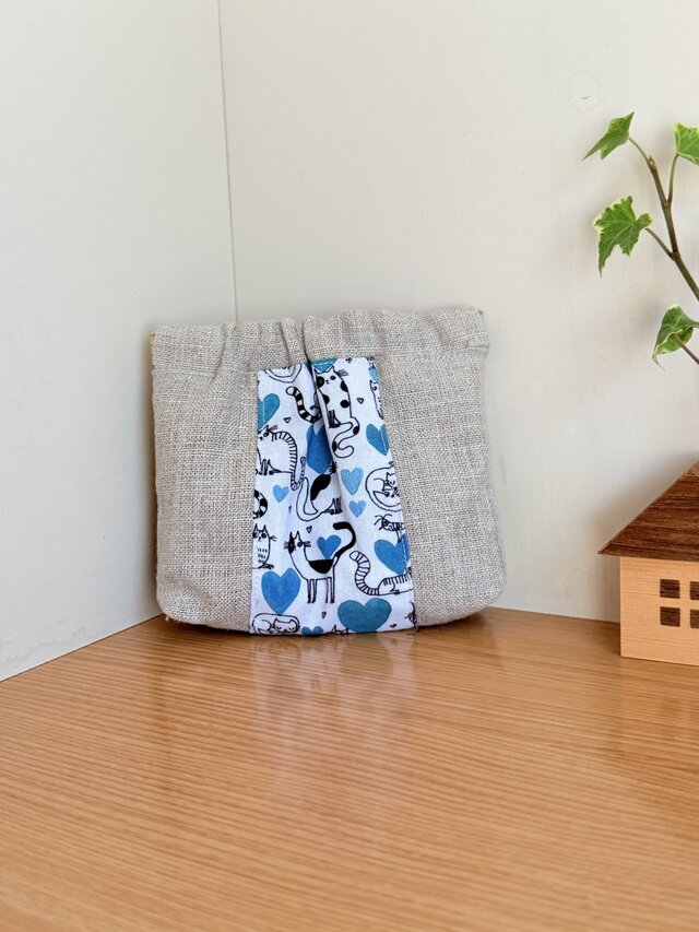 バネ口金ポーチ（リネンとハート猫ちゃん）