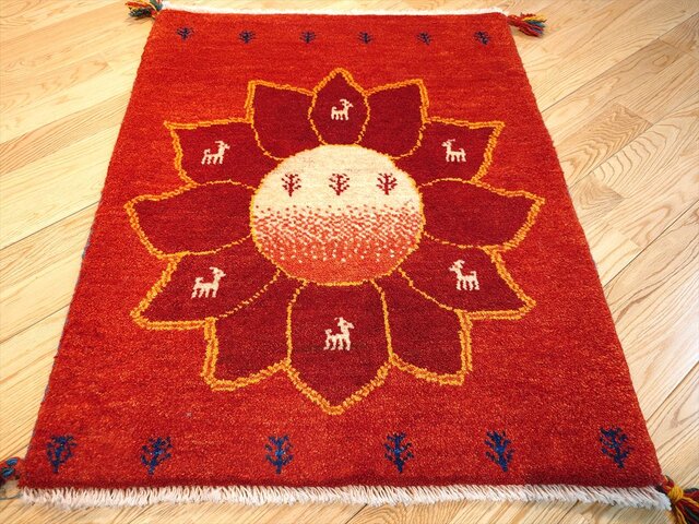 春入荷】ペルシャ ギャッベ 玄関 85x65㎝ 赤色 太陽のような花