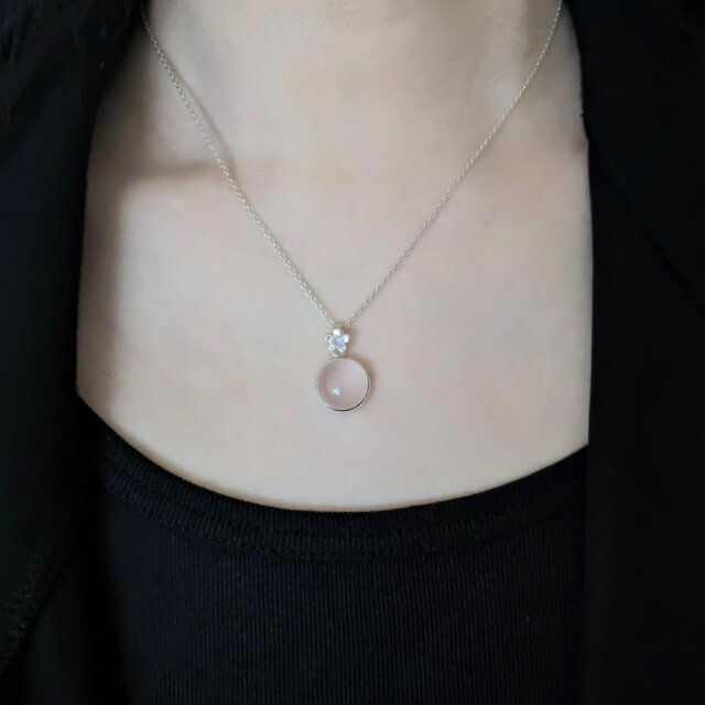 SILVER925 ローズクォーツとフラワーモチーフのネックレス | iichi
