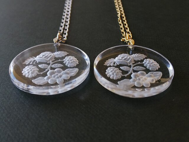 ヴィンテージ 薔薇とお花達のインタリオ（30㎜）Silverトーン