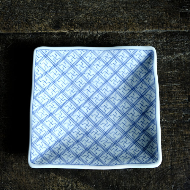 素敵な総柄◆有田焼　染付線描き正方皿　丁寧な暮らしに　和食器　大皿　工芸品　