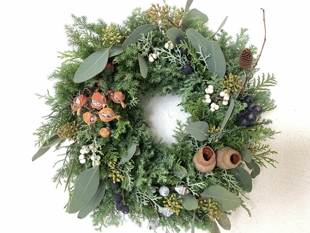 ナチュラルなグリーンクリスマスリース | iichi 日々の暮らしを