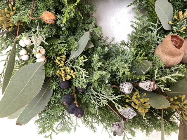 ナチュラルなグリーンクリスマスリース | iichi 日々の暮らしを