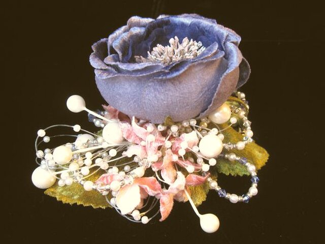 フランス アンティーク　パウダーブルーのデイジーの花冠　布花　コサージュ フランス アンティークパウダーブルーのデイジーの花冠布花コサージュ