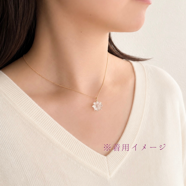 K18 14mm 8枚の花びら クォーツ/白水晶 天然石ネックレス - Flora M