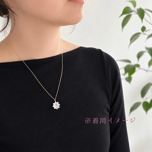 K18 14mm 8枚の花びら クォーツ/白水晶 天然石ネックレス - Flora M