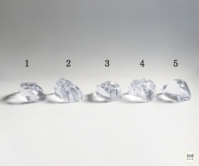 数量限定：廃ガラスオブジェ 氷塊(クリア) | iichi 日々の暮らしを