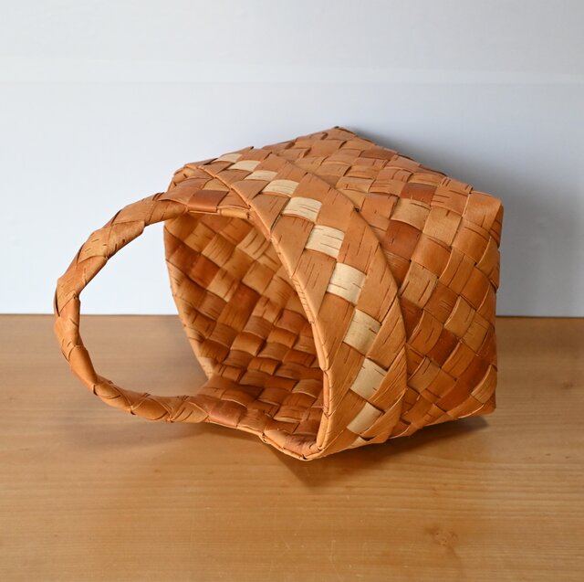 白樺　持ち手付きかご 　　　　 　　　　大サイズ 白樺 持ち手付きかご 大サイズ 白樺の持ち手付きかご Lサイズ | iichi