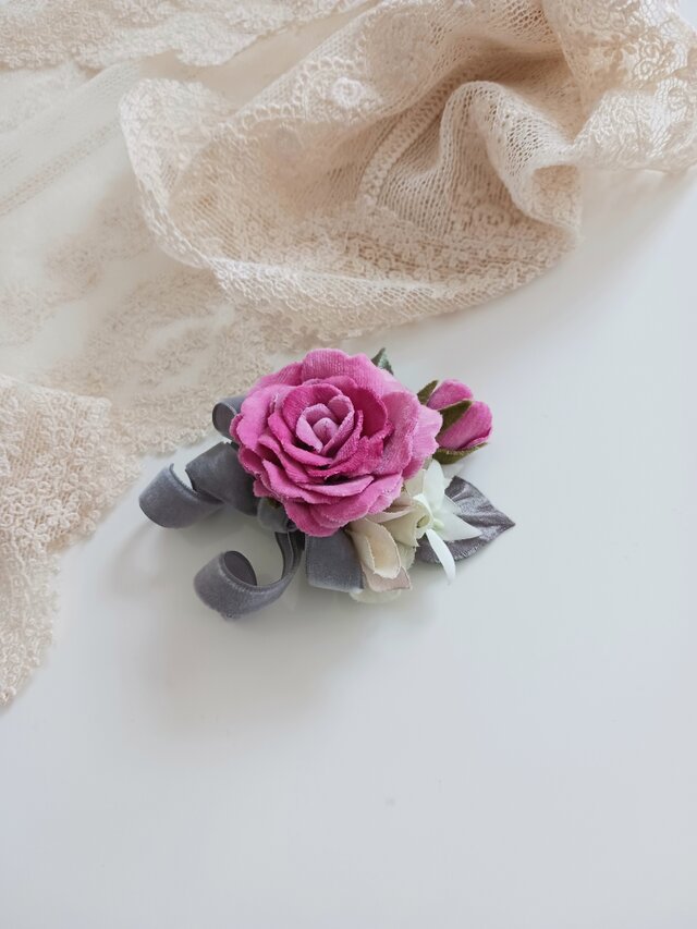 染め布花＊蕾つき薔薇のクリップつきコサージュ　髪飾り