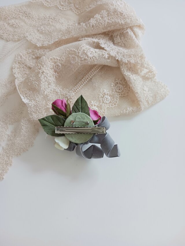 染め布花＊蕾つき薔薇のクリップつきコサージュ 髪飾り | iichi 日々の