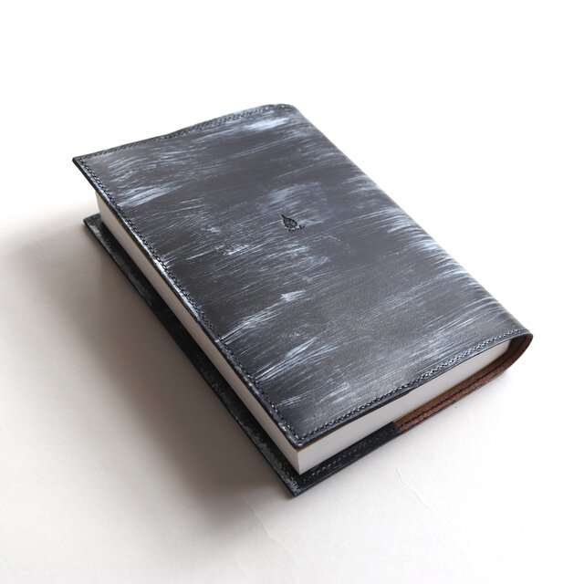 藍×墨×チタン染のソフトカバー単行本ブックカバー | iichi 日々の
