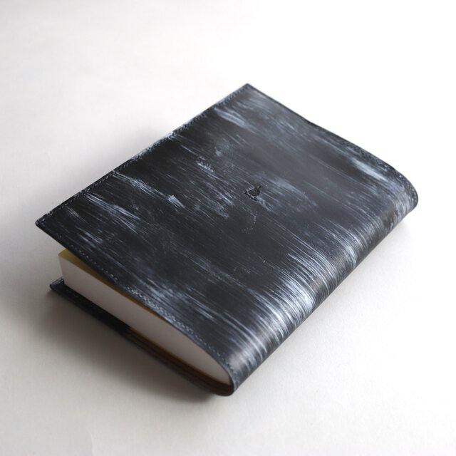 藍×墨×チタン染のソフトカバー単行本ブックカバー | iichi 日々の