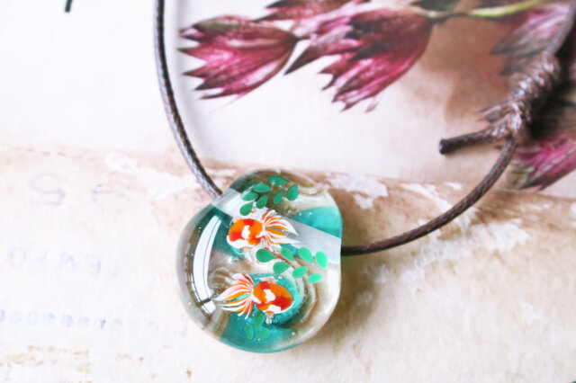 金魚のとんぼ玉ガラスペンダント | iichi 日々の暮らしを