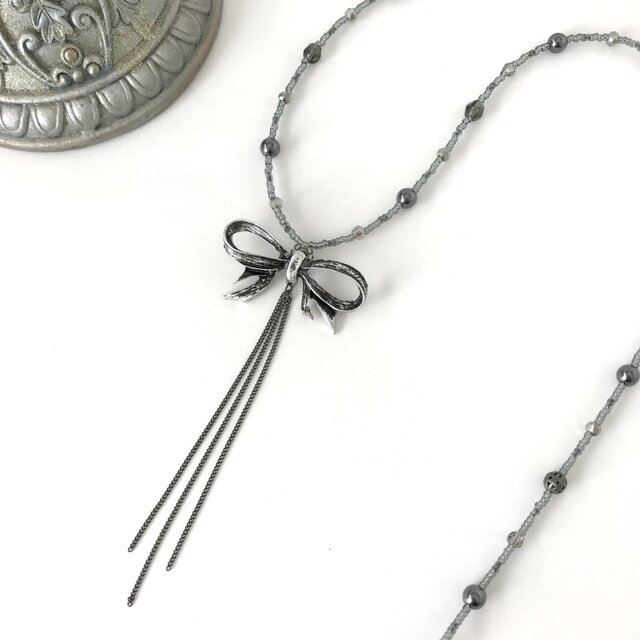 アンティーク調 リボン Y字ネックレス メタルグレー モノトーン Y
