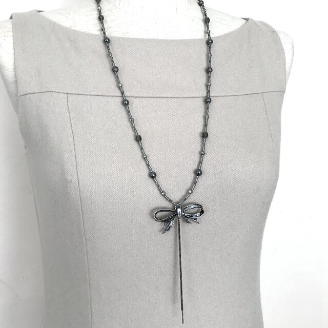 アンティーク調 リボン Y字ネックレス メタルグレー モノトーン Y