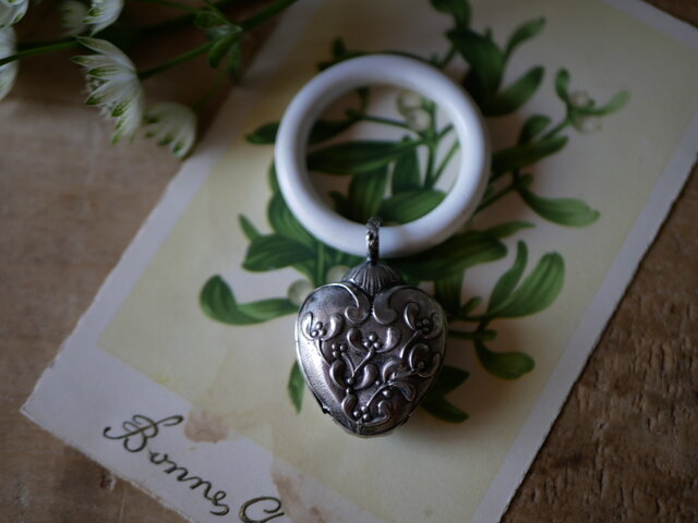 純銀製天使付きシルバーヤドリギモチーフパース仕切りありフランスアンティーク フランス製アンティーク銀製ヤドリギ文様コインパース