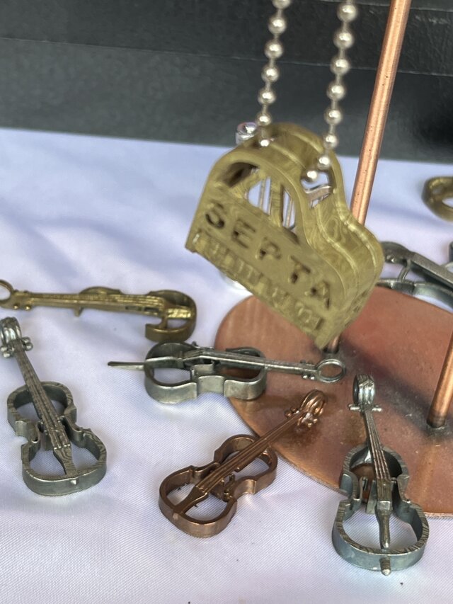 音楽の調べを胸に刻む、オーダーネームピアノネックレス 音楽の調べを胸に刻む、オーダーネームピアノネックレス | iichi