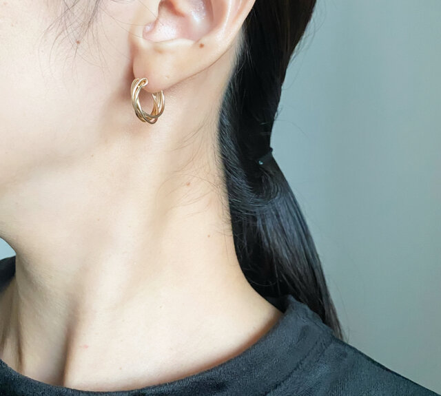 4連 diagonnal round 14kgf キャッチレス フープ ピアス | iichi 日々