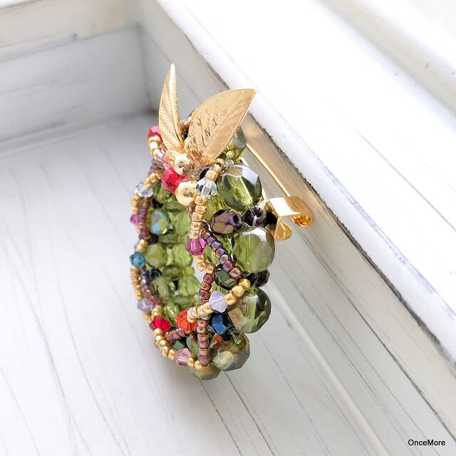 再販】クリスマスリースのブローチ（dec-8） | iichi 日々の暮らしを