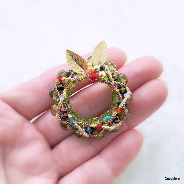 再販】クリスマスリースのブローチ（dec-8） | iichi 日々の暮らしを