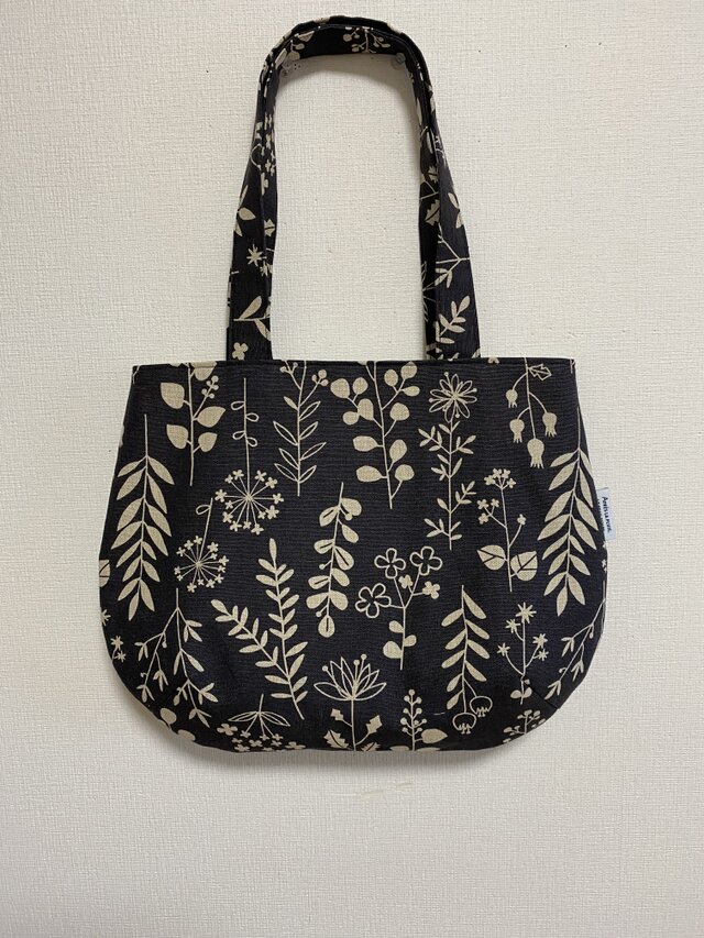 A4対応　肩掛けラウンドトートバッグ　ハーフリネンの優しいお花　チャコール