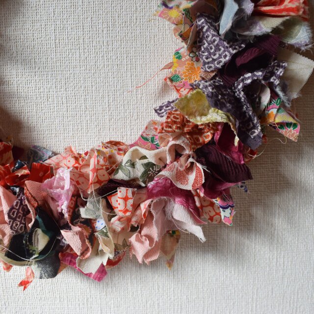 古布のリース | iichi 日々の暮らしを心地よくするハンドメイドや