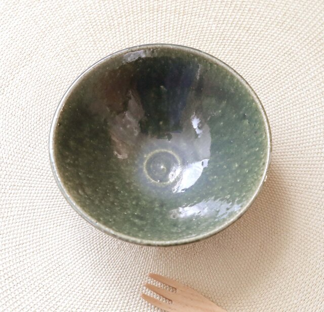 織部のボウル SALE】織部と黒茶のかけ分けボウル ＊ 1 | iichi 日々の暮らしを