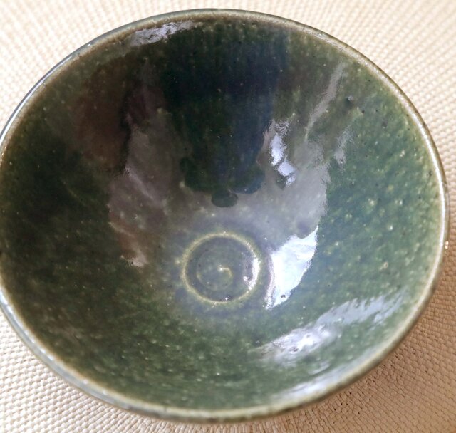 織部のボウル SALE】織部と黒茶のかけ分けボウル ＊ 1 | iichi 日々の暮らしを