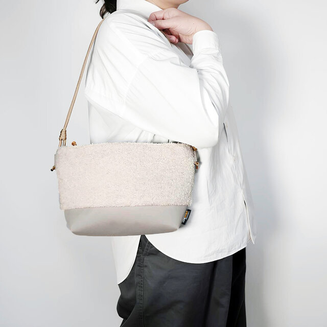 CORDURA®ナイロン×ウールボアのショルダーバック／軽量モコモコポシェット