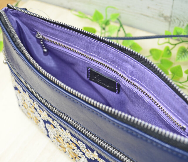 レザー：濃紺 インド刺繡のサコッシュ | iichi 日々の暮らしを心地よく