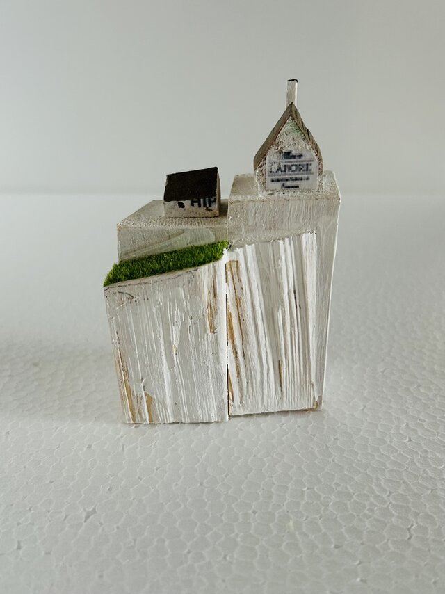 白い崖の上の家②