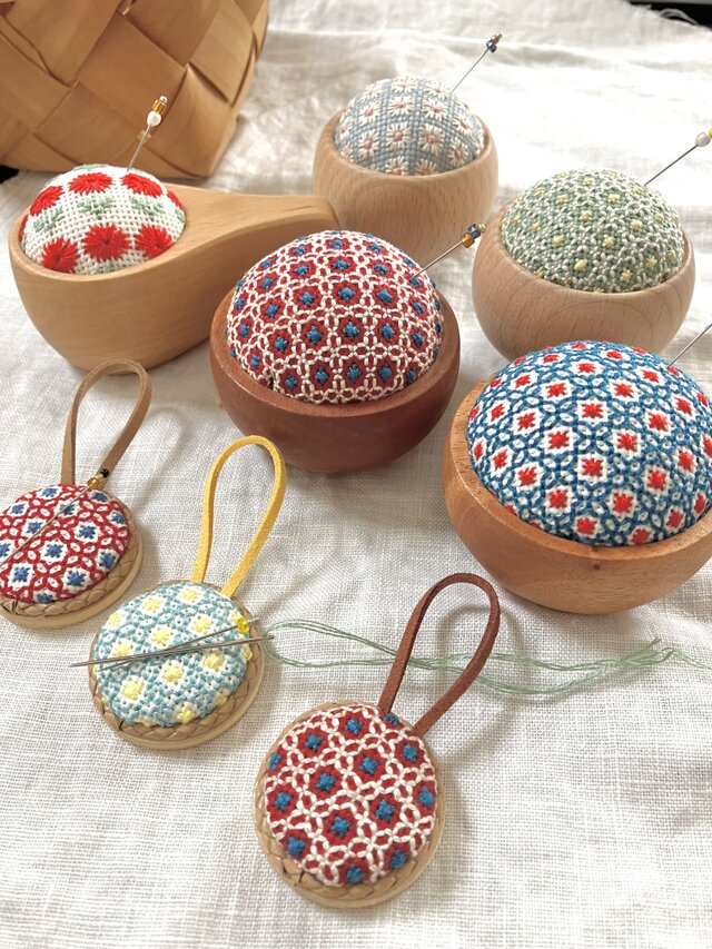 アンティーク 素材使用  ピンクッション（針山） 楽天市場】全4種 アンティーク調 針刺し 縫い針 裁縫 針山 ピン