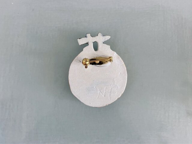 湖の王様［陶器ブローチ/オーナメント］ | iichi 日々の暮らしを