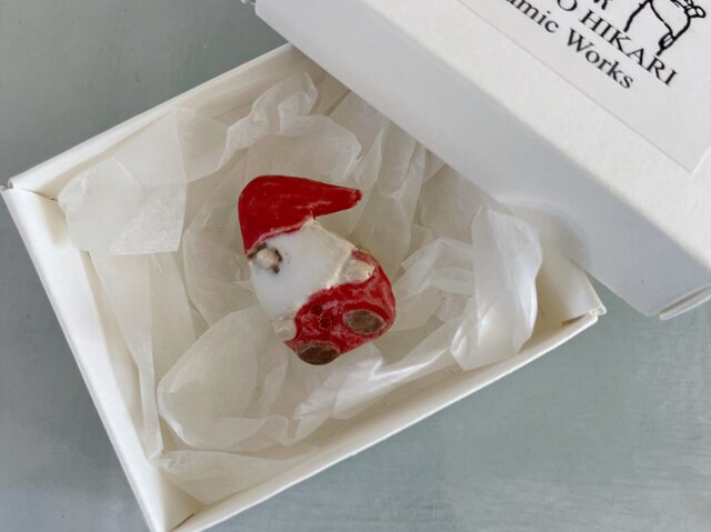 妖精トムテ［陶器ブローチ］ | iichi 日々の暮らしを心地よくする